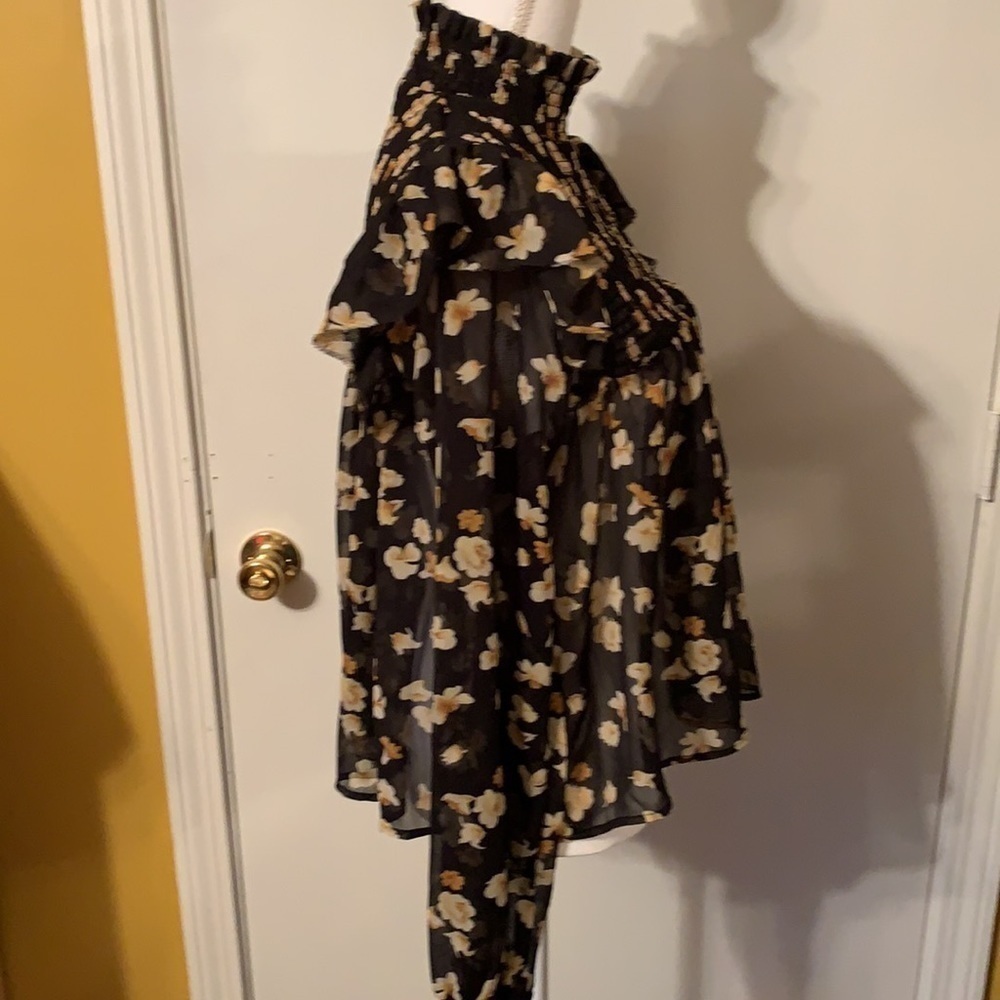 NWT OPT One Pretty Time High Neck Floral Blouse M - Picture 5 of 9